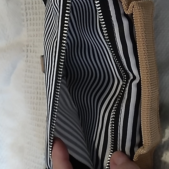 Skip HOP Baby changing pad with  diaper and wipes holder. Has clip to attach to - Picture 7 of 9